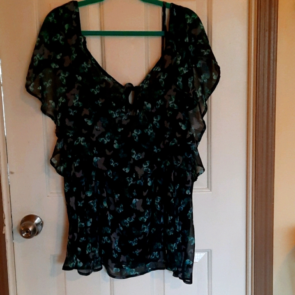 Torrid Blouse off shoulder, EUC